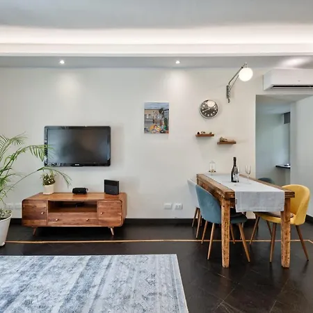 Acadamis - Garibaldi 9 Bis - Piazza Castello Torino