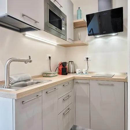 Acadamis - Garibaldi 9 Bis - Piazza Castello Appartamento