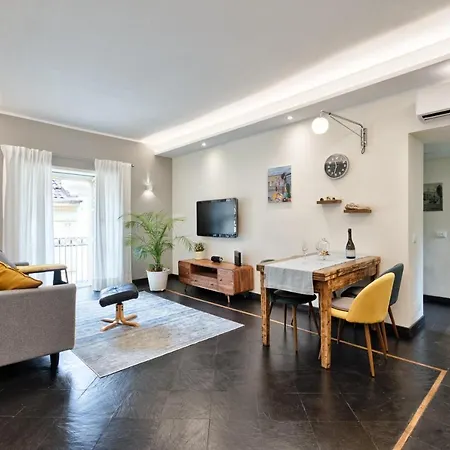 Acadamis - Garibaldi 9 Bis - Piazza Castello Appartamento *