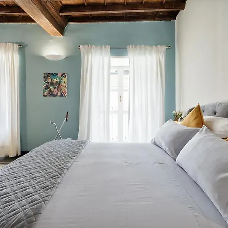 Acadamis - Garibaldi 9 Bis - Piazza Castello Lejlighed