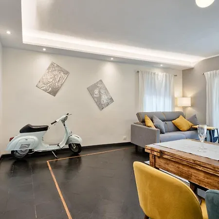 Acadamis - Garibaldi 9 Bis - Piazza Castello *