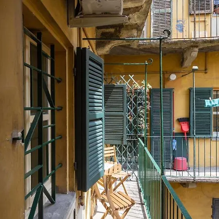 Acadamis - Garibaldi 9 Bis - Piazza Castello