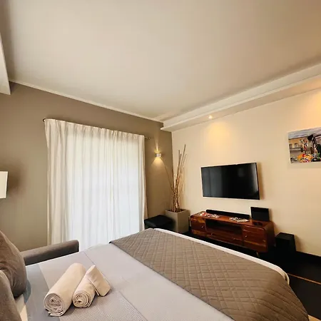 Acadamis - Garibaldi 9 Bis - Piazza Castello