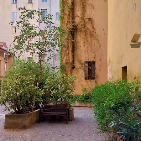 Acadamis - Garibaldi 9 Bis - Piazza Castello * Torino