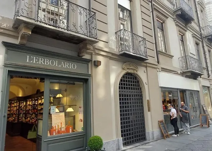 Acadamis - Garibaldi 9 Bis - Piazza Castello *