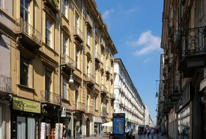 Acadamis - Garibaldi 9 Bis - Piazza Castello *