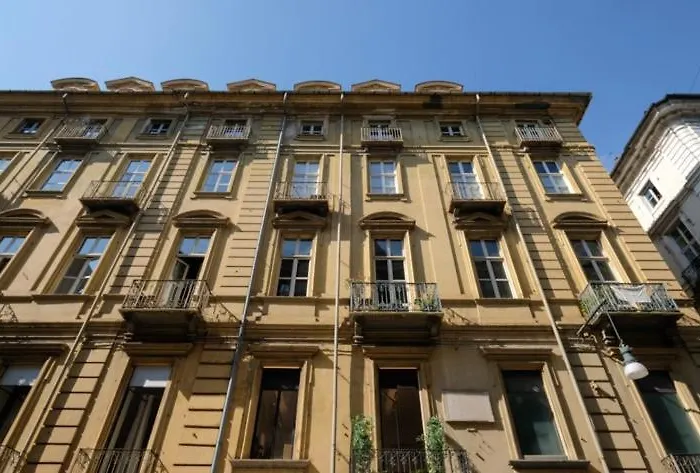 Acadamis - Garibaldi 9 Bis - Piazza Castello Lägenhet *